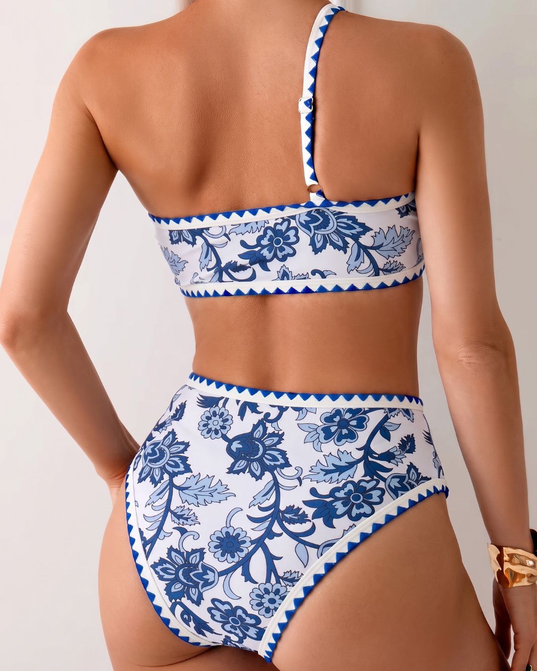 Biquíni Um Ombro Texturizado Com Cueca Cintura Alta